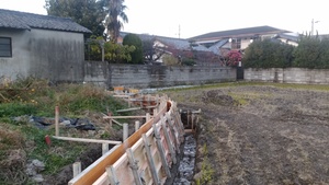 田んぼの土留工事で・・・(>_<)