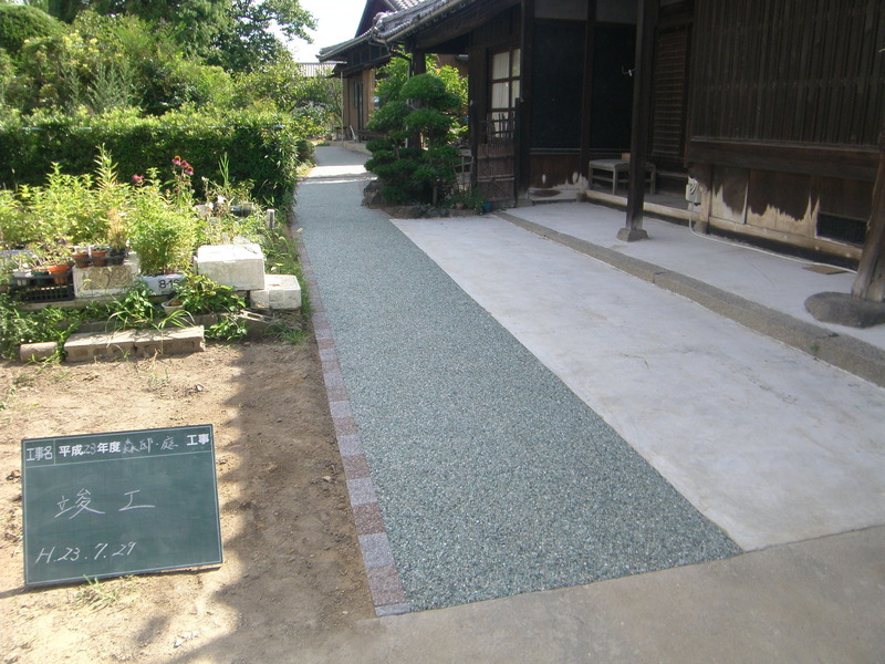 和風の家にもガーデニングにも似合う通路