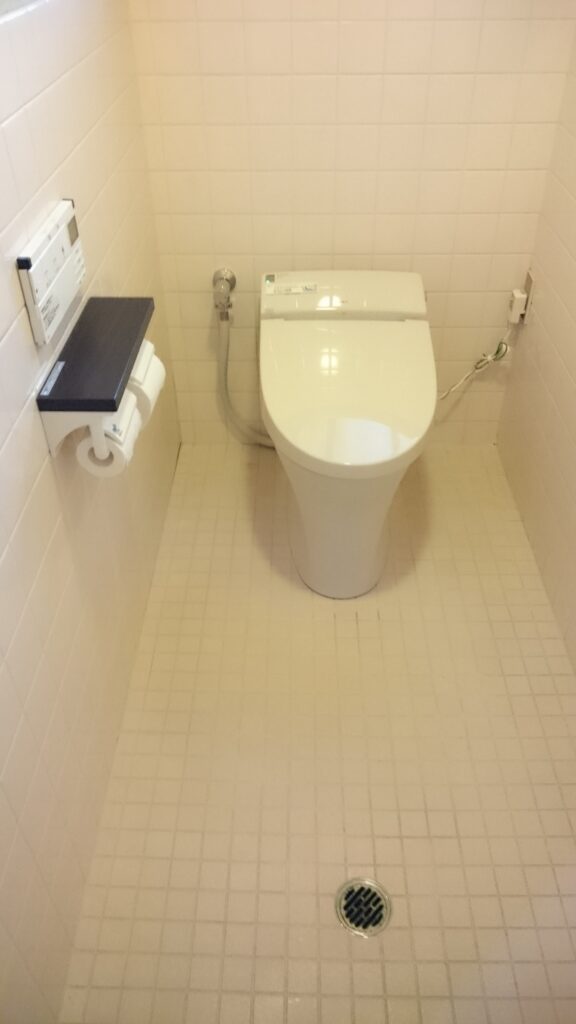 古くなったタンク付トイレをタンクレストイレに！